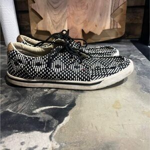 Twisted X Black and White